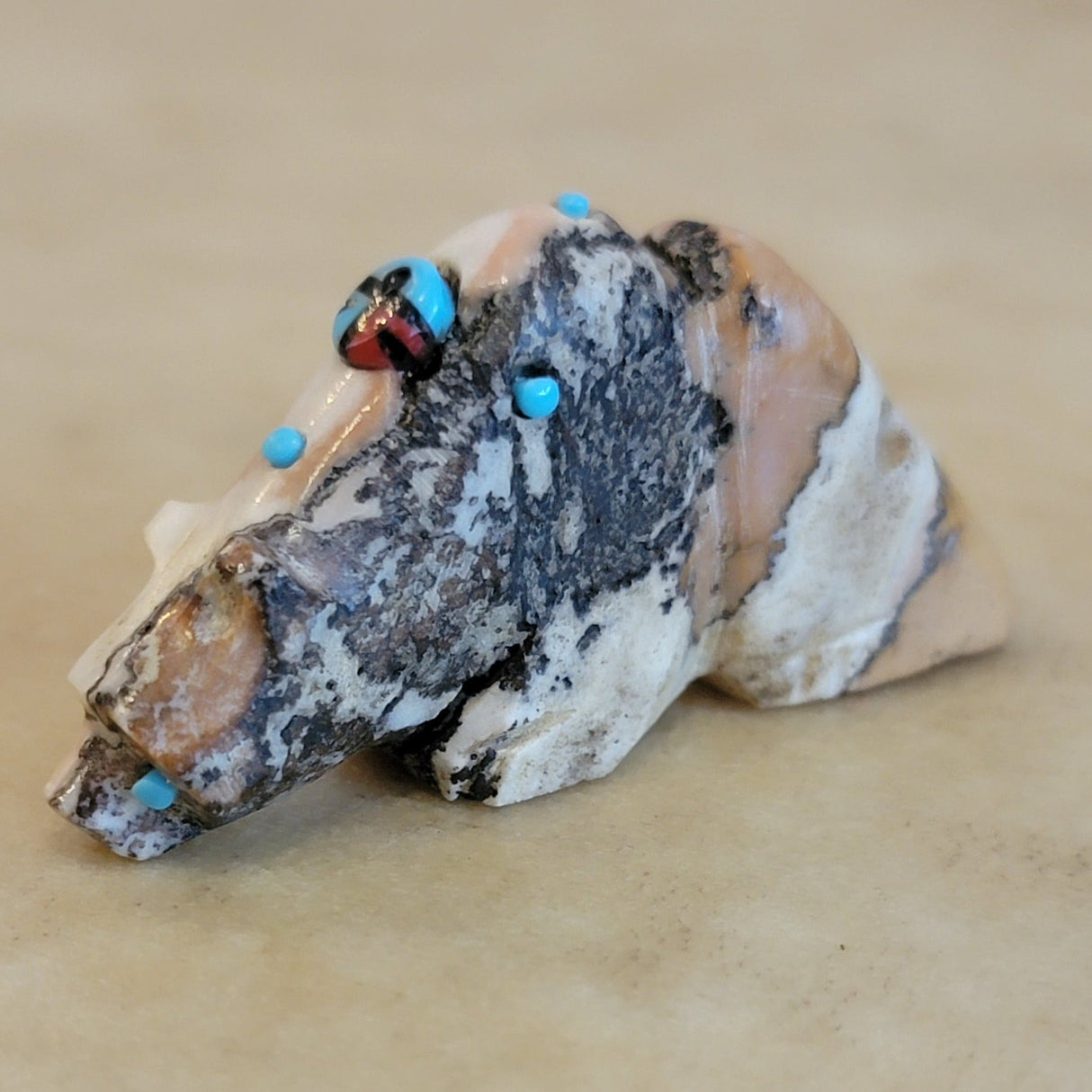 Danette Laate Grizzly Bear w/Zuni Sun Zuni Fetish