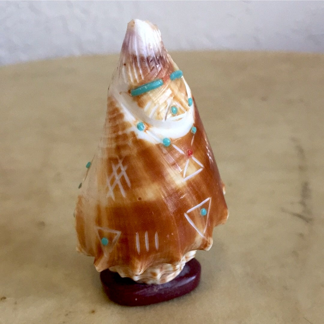 Natural Shell Maiden Zuni Fetish