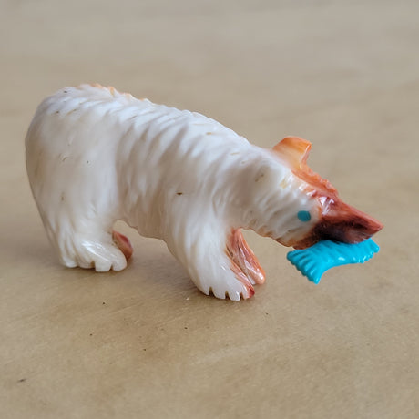Spiny Oyster Shell Bear w/Fish Zuni Fetish