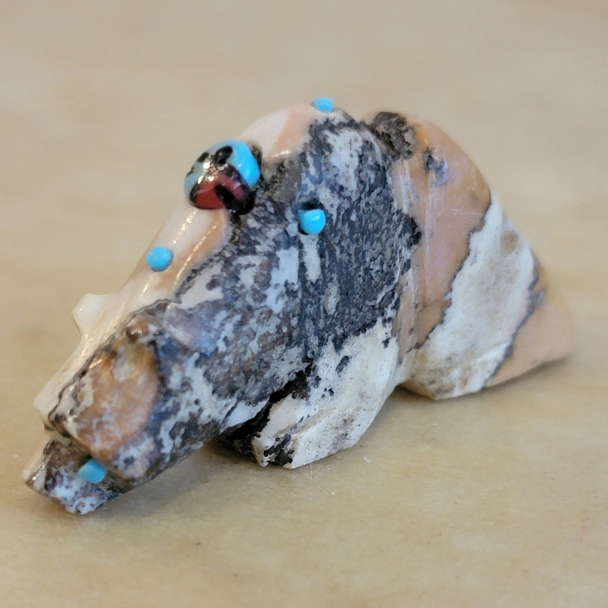 Grizzly Bear w/Zuni Sun Zuni Fetish