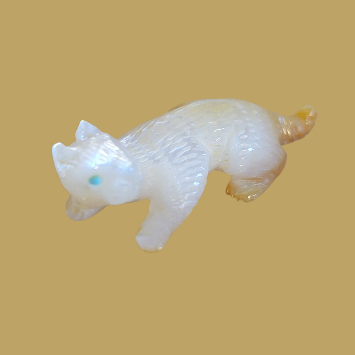 Gold Lip/Mother of Pearl Cougar Cub Zuni Fetish