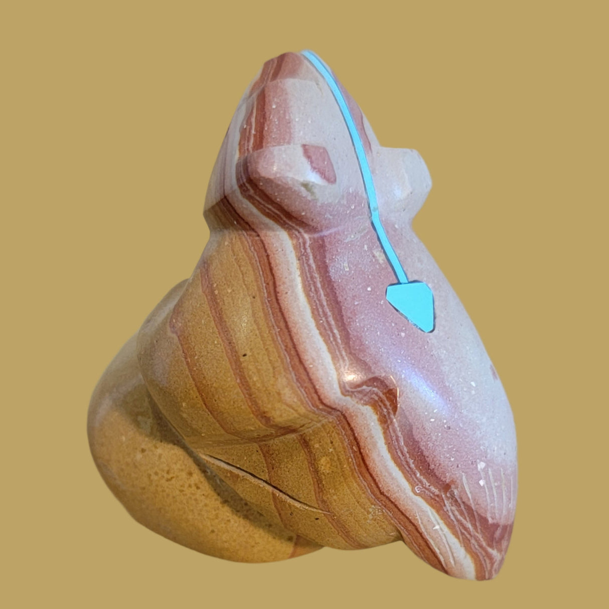 Hickoryite Climbing Badger w/ Heartline Zuni Fetish