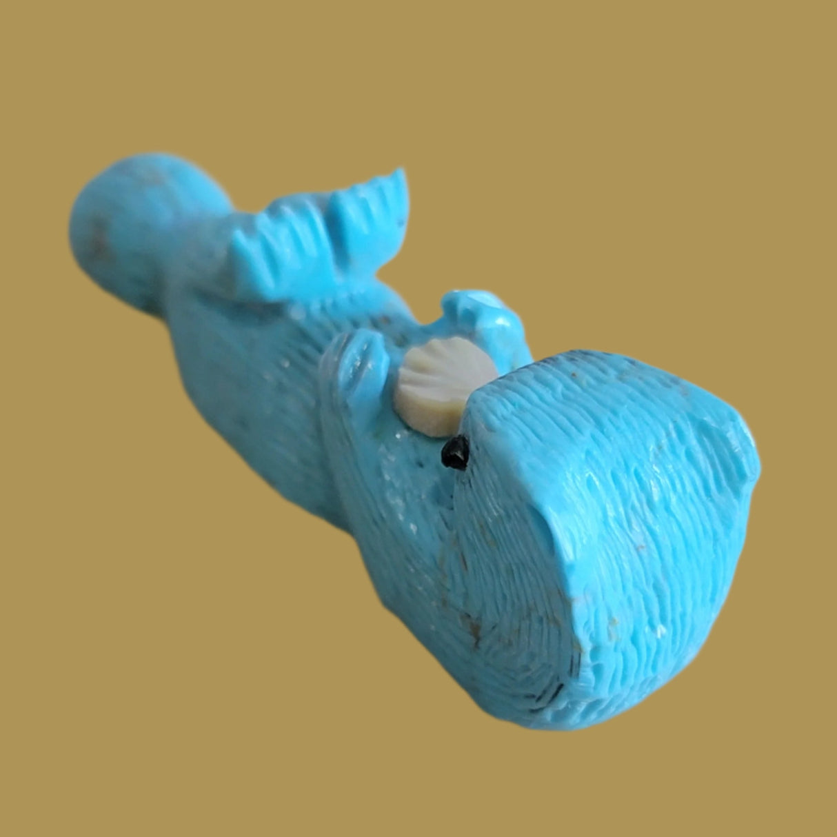 Laid Back Turquoise Otter w/Shell Zuni Fetish