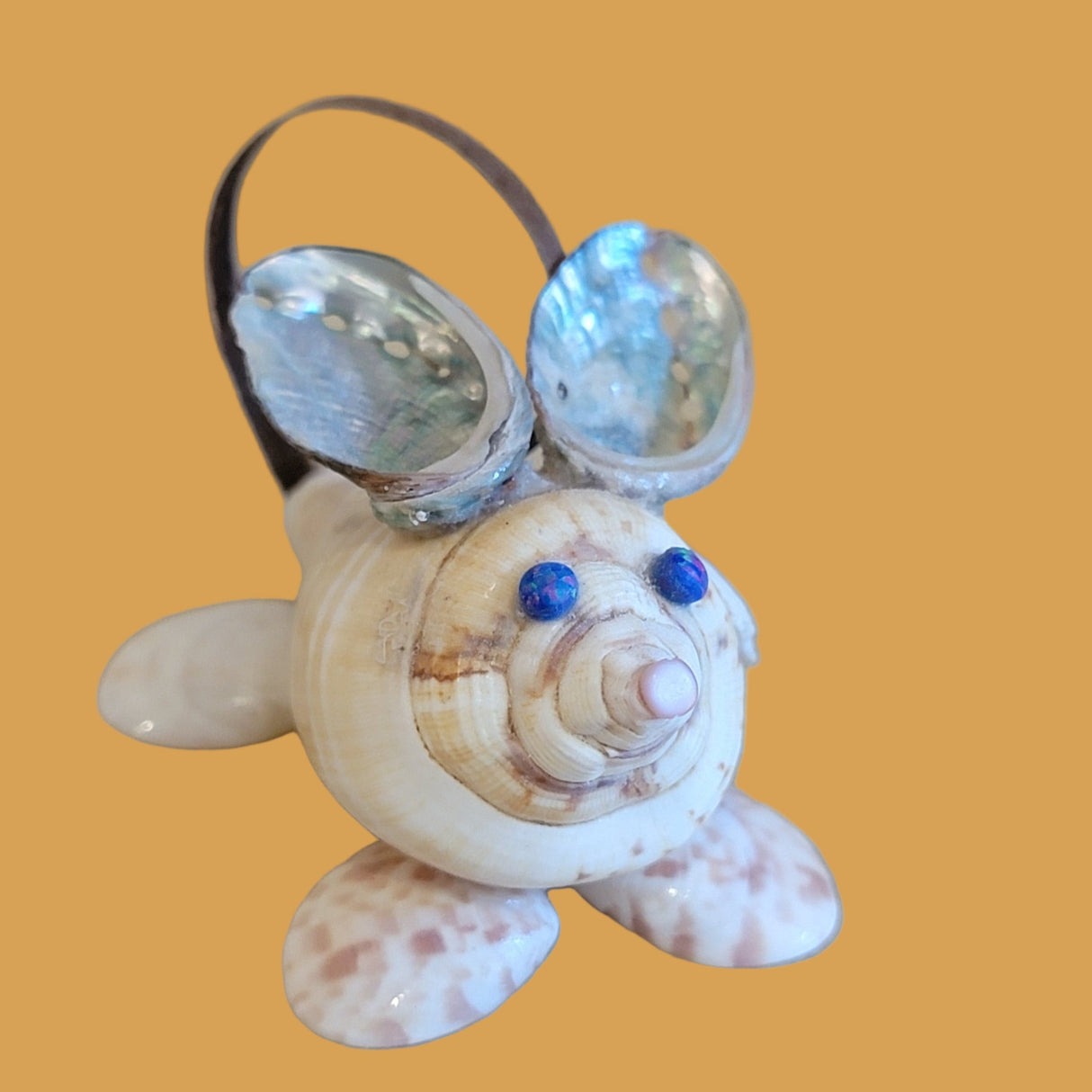 Shell Mouse w/ Long Leather Tail Zuni Fetish