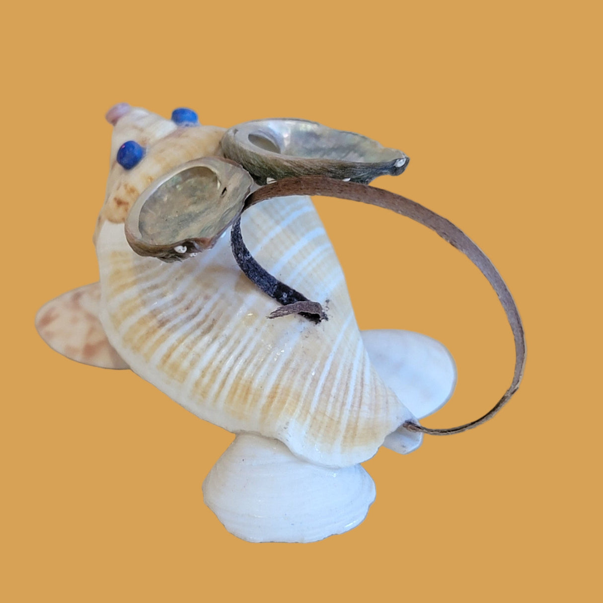 Shell Mouse w/ Long Leather Tail Zuni Fetish