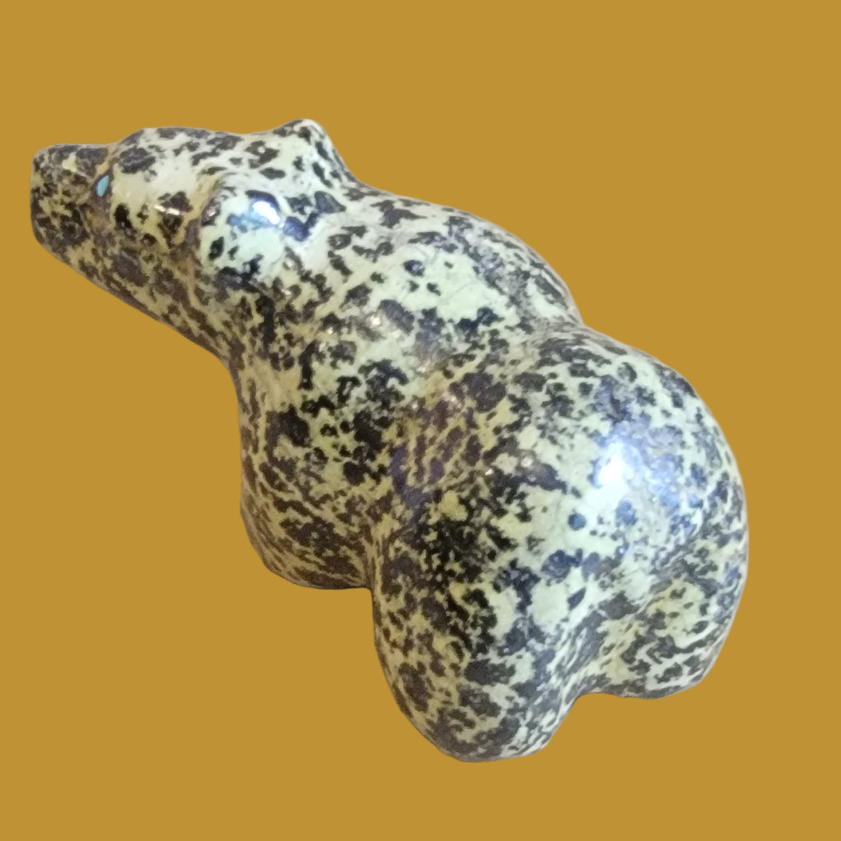 Poweful Argite Bear w/ Impressive Sweeping Heartline Zuni Fetish