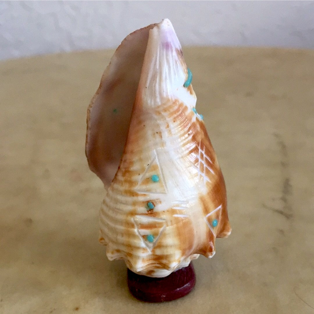 Natural Shell Maiden Zuni Fetish
